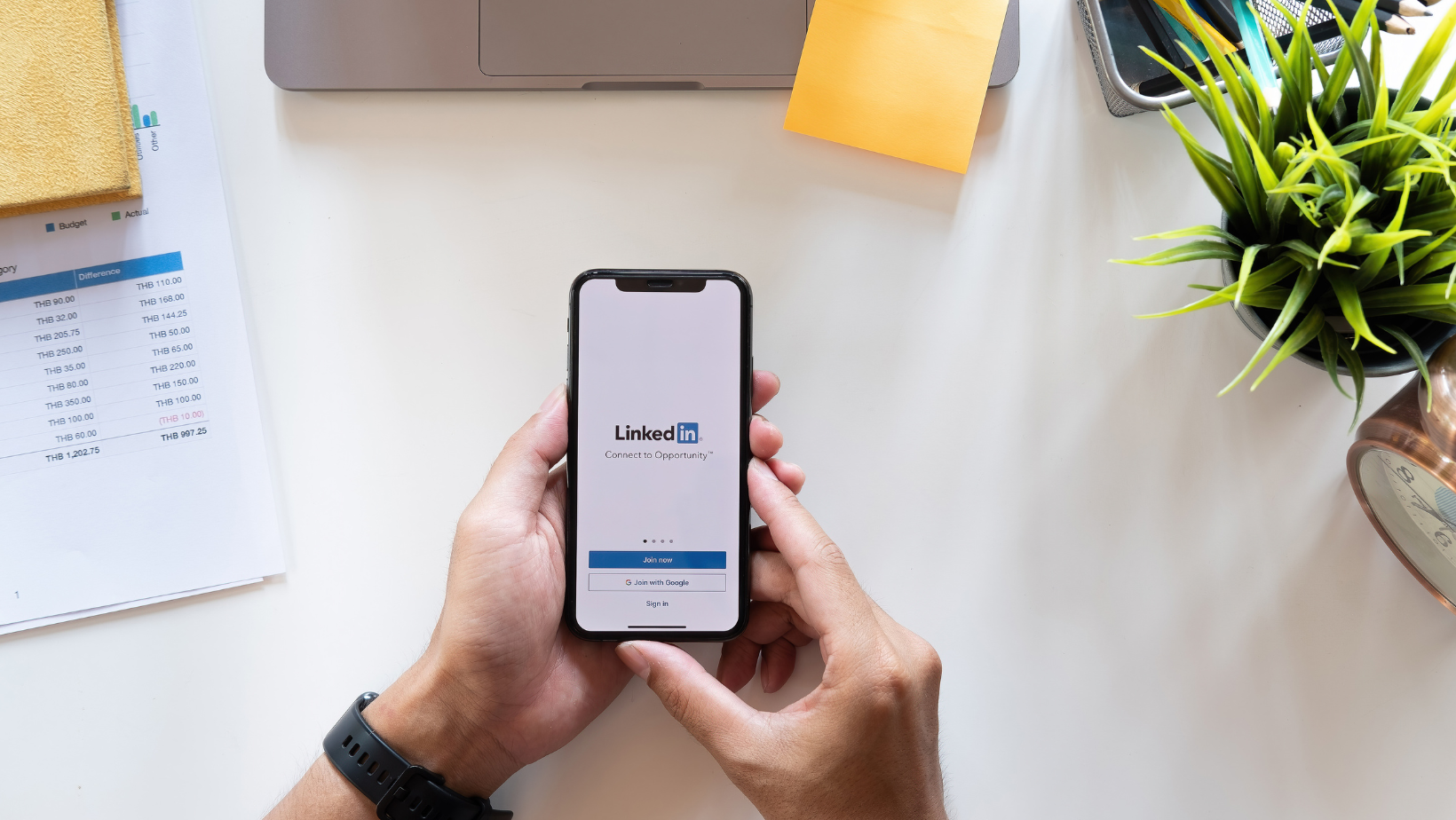 LINKED IN OUTREACH - 4 Ways A Virtual Assistant Can Boost Business With LinkedIn Outreach Marketing